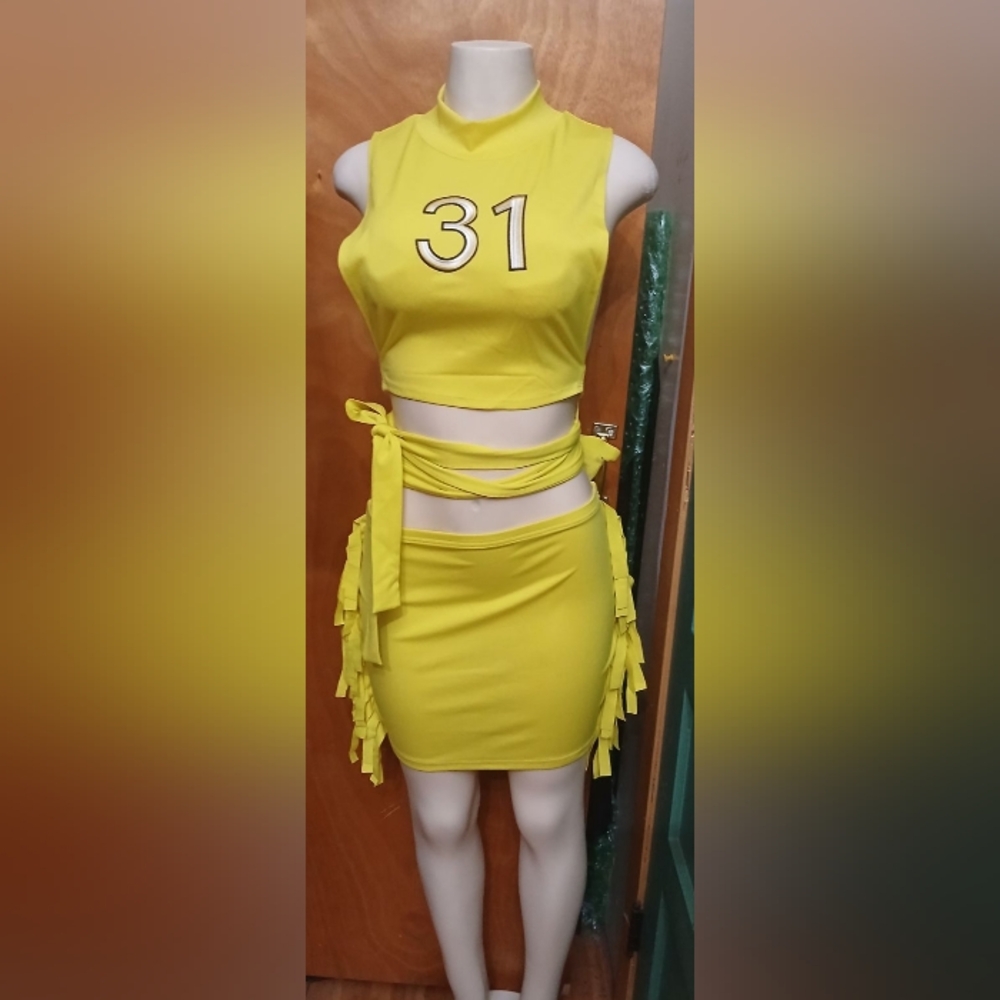 Two Piece w/long attached straps & Shirt has fringe   95% Polyester 5%Spandex 💛